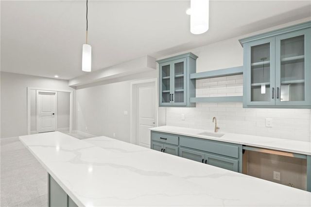 2512 Somerset Drive, Prairie Village, KS 66208