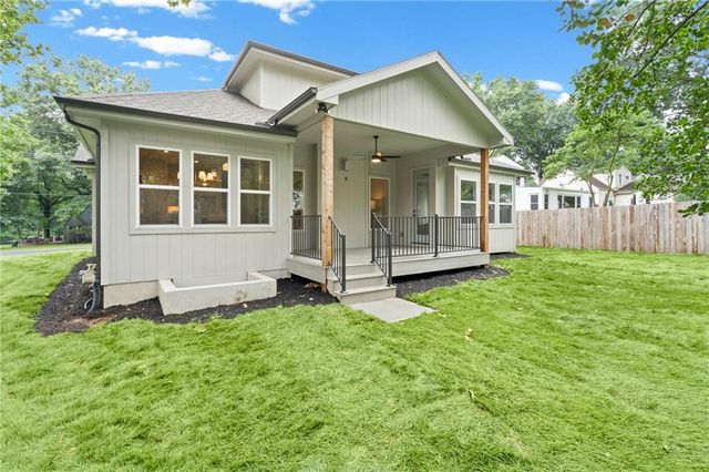 2512 Somerset Drive, Prairie Village, KS 66208