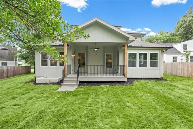 2512 Somerset Drive, Prairie Village, KS 66208