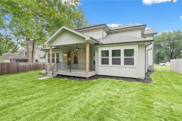 2512 Somerset Drive, Prairie Village, KS 66208