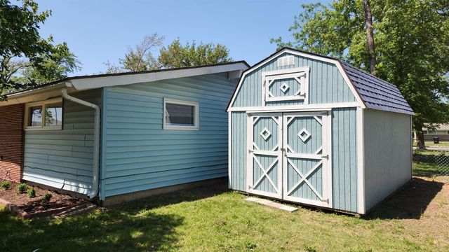 1412 Brittany St, Salina, KS 67401