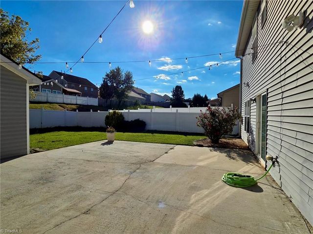 5726 Misty Meadows Court, Clemmons, NC 27012