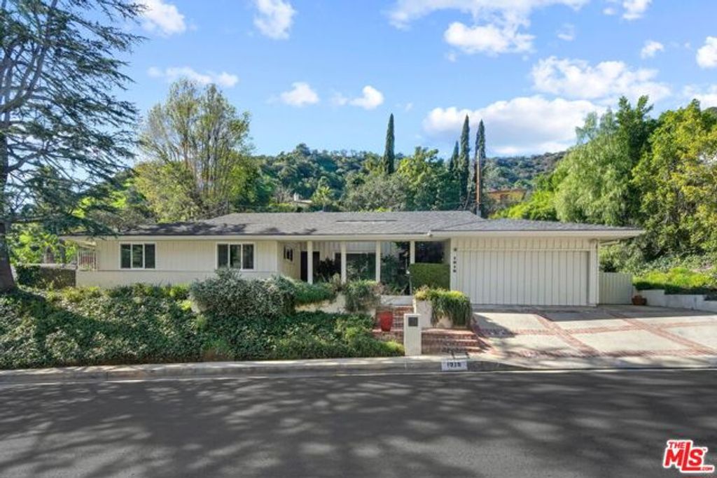 1919 San Ysidro Drive, Beverly Hills, CA 90210