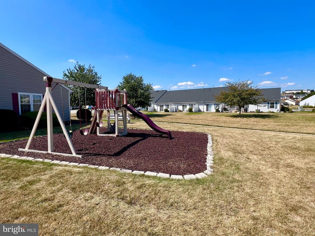3035 VILLAGE CIRCLE W, York, PA 17404