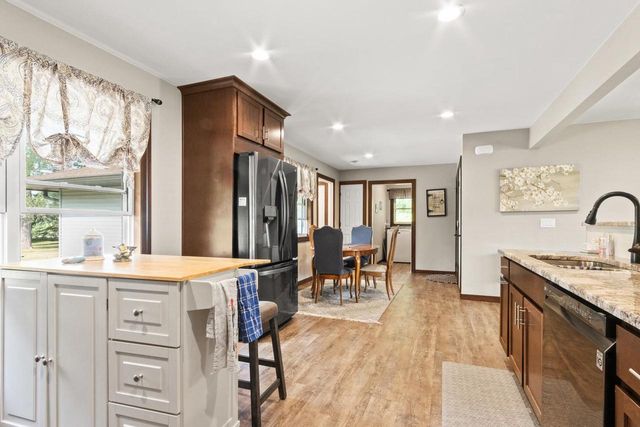 214 Breezy Point Drive, Pardeeville, WI 53954