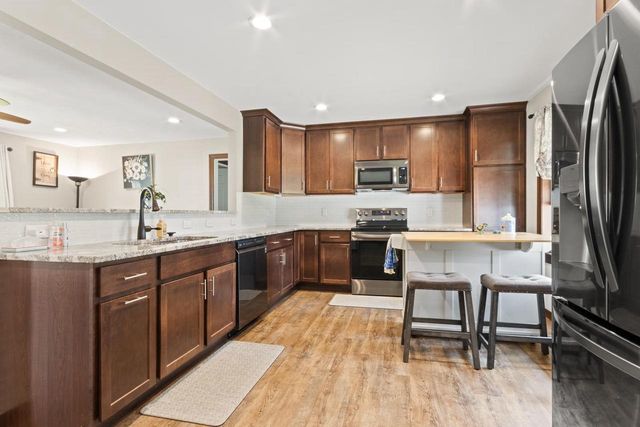 214 Breezy Point Drive, Pardeeville, WI 53954