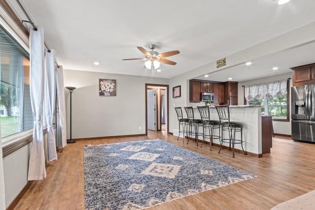 214 Breezy Point Drive, Pardeeville, WI 53954