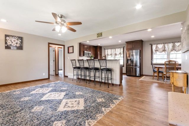 214 Breezy Point Drive, Pardeeville, WI 53954