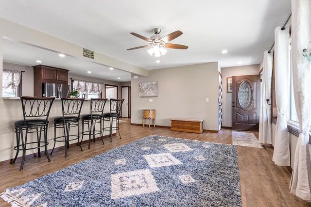 214 Breezy Point Drive, Pardeeville, WI 53954