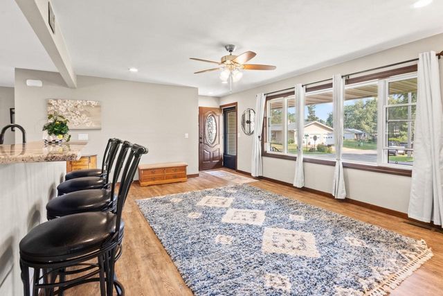 214 Breezy Point Drive, Pardeeville, WI 53954