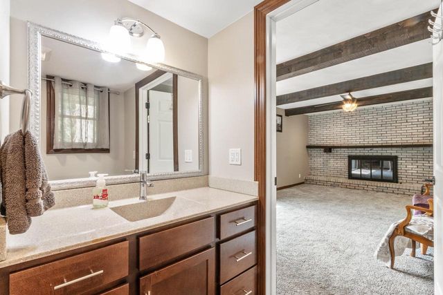 214 Breezy Point Drive, Pardeeville, WI 53954