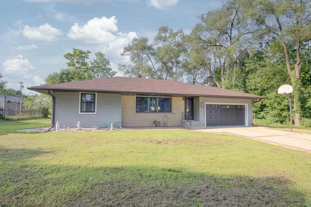 214 Breezy Point Drive, Pardeeville, WI 53954