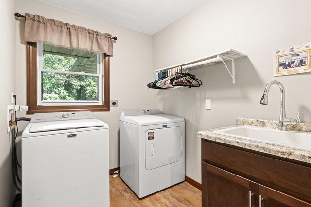 214 Breezy Point Drive, Pardeeville, WI 53954