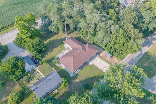 214 Breezy Point Drive, Pardeeville, WI 53954