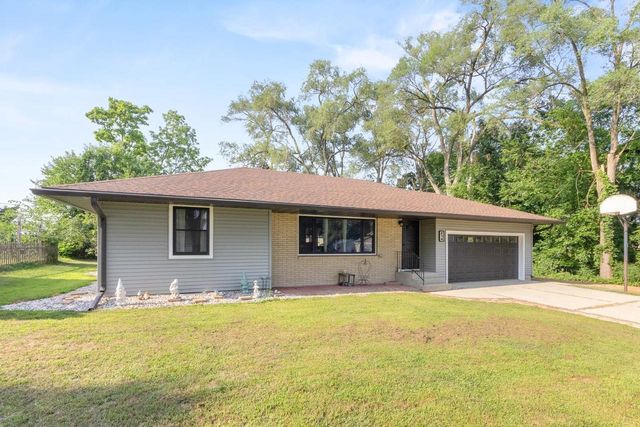 214 Breezy Point Drive, Pardeeville, WI 53954