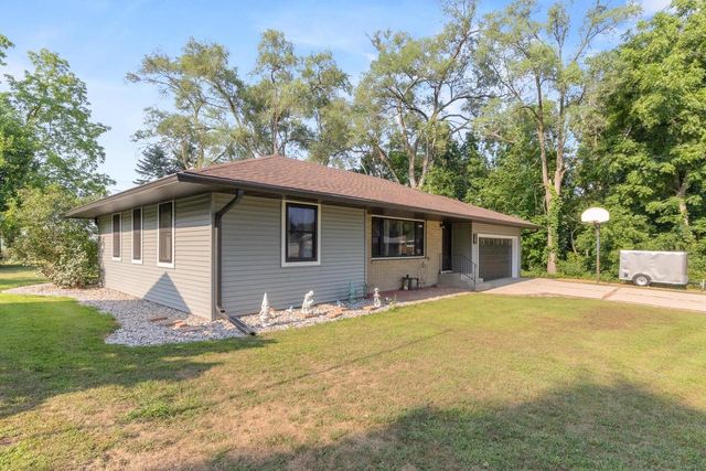 214 Breezy Point Drive, Pardeeville, WI 53954