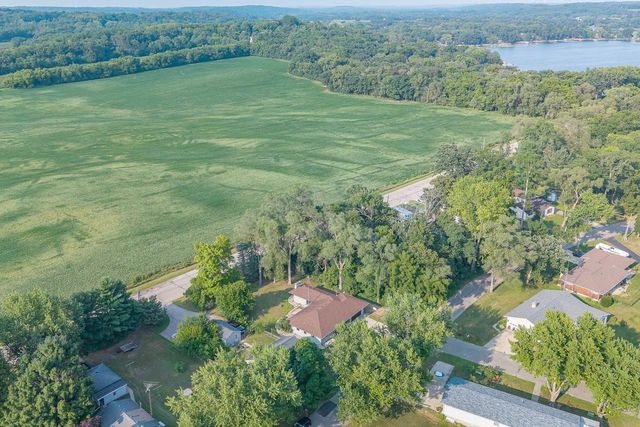 214 Breezy Point Drive, Pardeeville, WI 53954