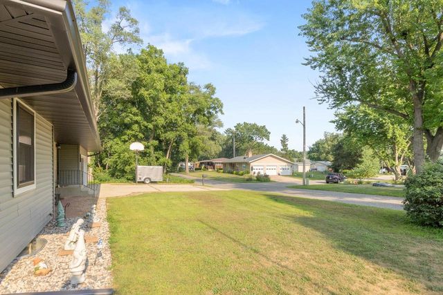 214 Breezy Point Drive, Pardeeville, WI 53954