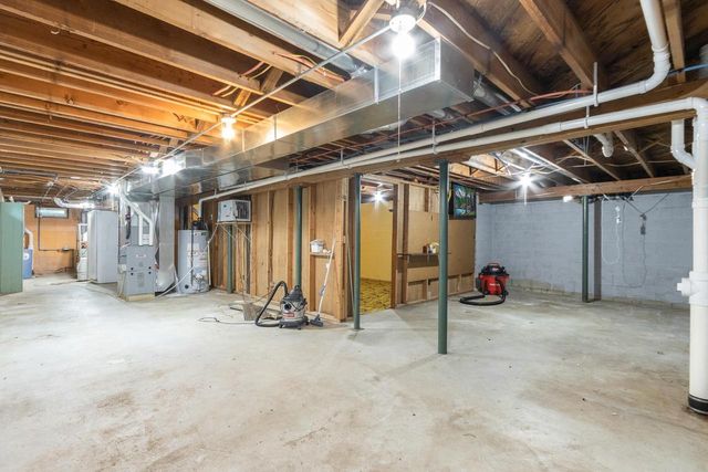 214 Breezy Point Drive, Pardeeville, WI 53954