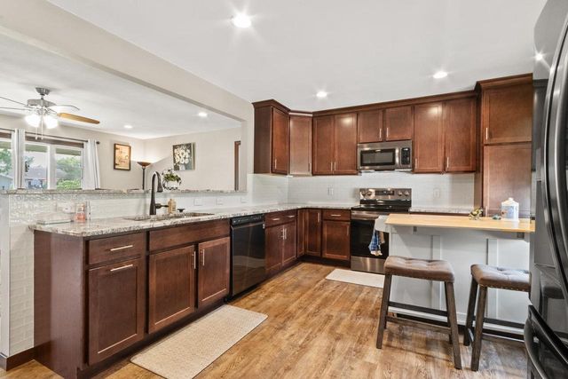 214 Breezy Point Drive, Pardeeville, WI 53954