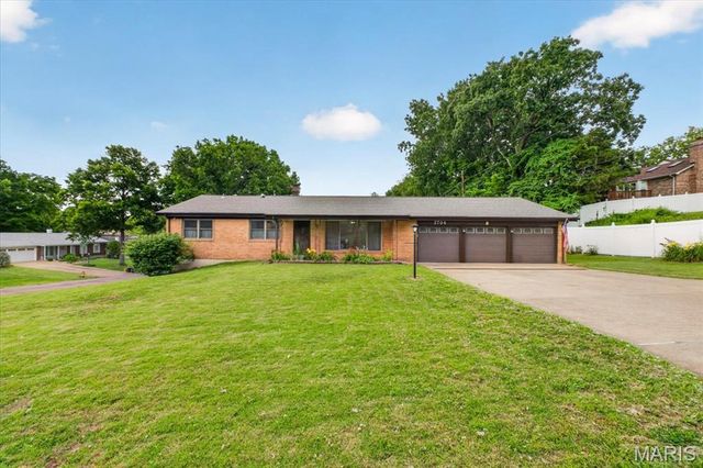 2704 Lido Lane, St Louis, MO 63129