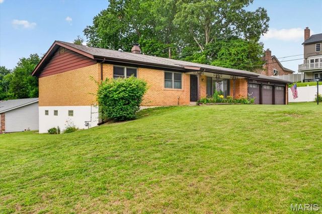 2704 Lido Lane, St Louis, MO 63129