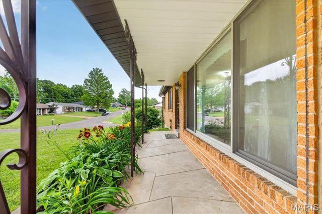 2704 Lido Lane, St Louis, MO 63129