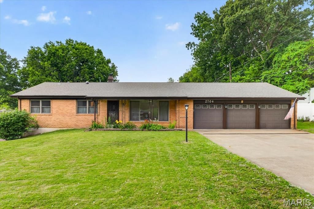2704 Lido Lane, St Louis, MO 63129