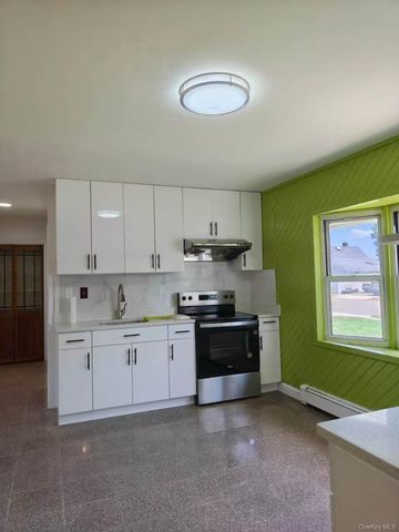 82 Lantern Road, Hicksville, NY 11801
