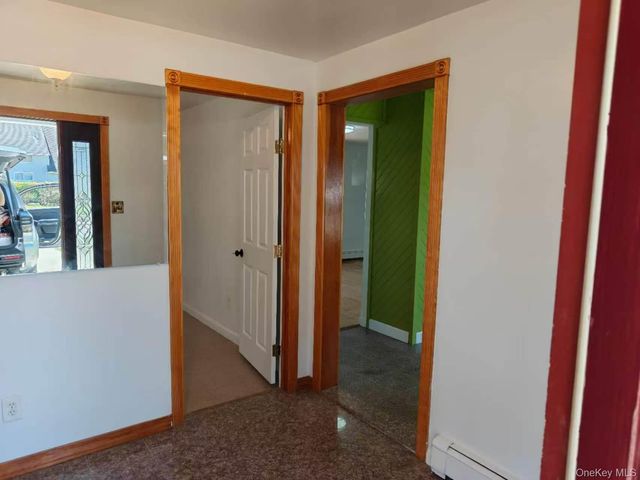 82 Lantern Road, Hicksville, NY 11801