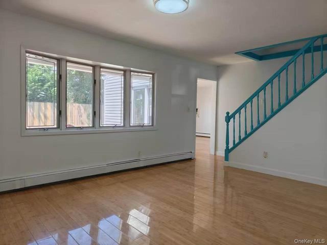 82 Lantern Road, Hicksville, NY 11801