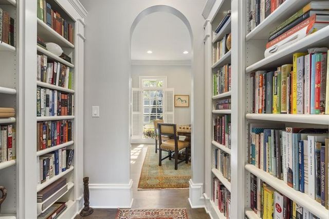 390 Ivy Knoll NE, Atlanta, GA 30342