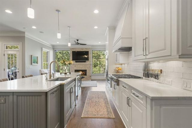 390 Ivy Knoll NE, Atlanta, GA 30342