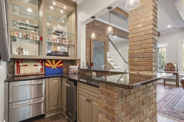 390 Ivy Knoll NE, Atlanta, GA 30342