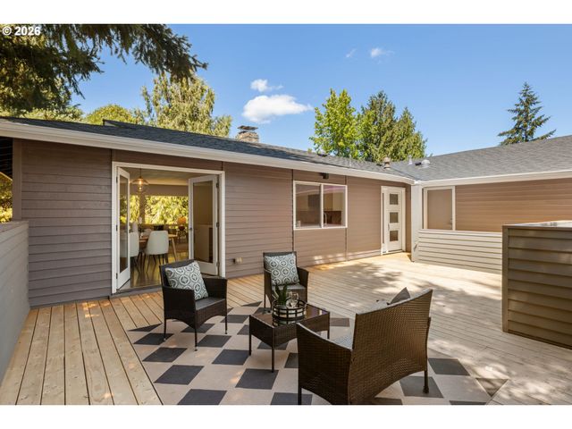 2721 Sw PLUM Ct, Portland, OR 97219