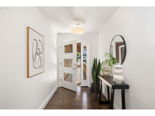 2721 Sw PLUM Ct, Portland, OR 97219