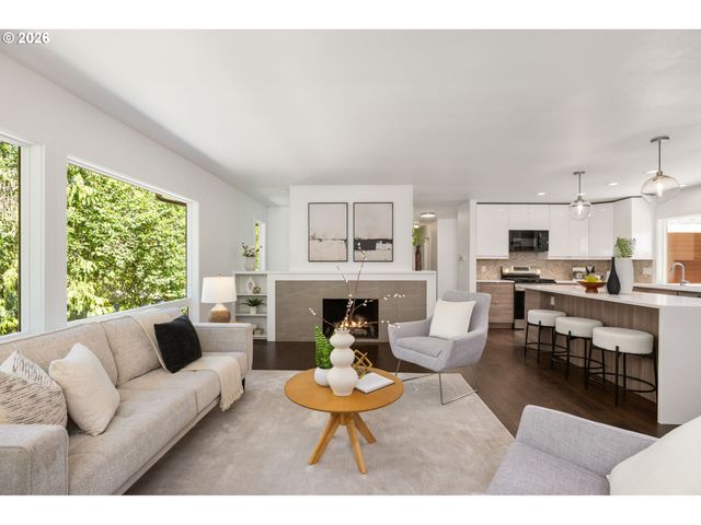 2721 Sw PLUM Ct, Portland, OR 97219