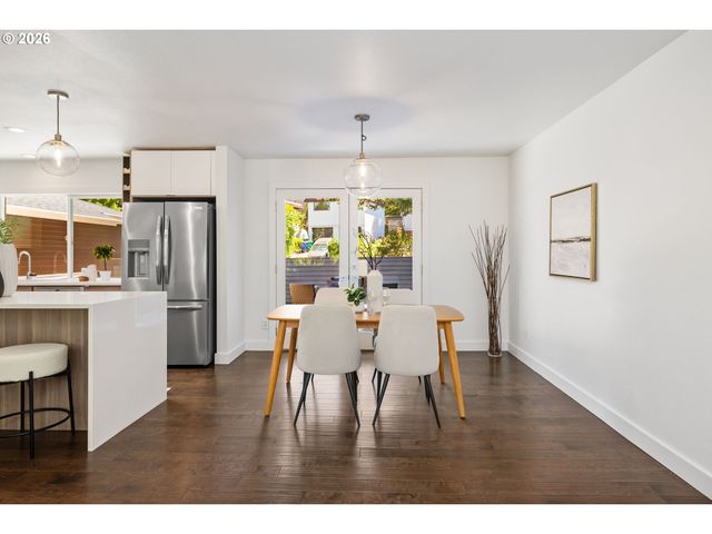 2721 Sw PLUM Ct, Portland, OR 97219