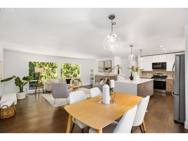 2721 Sw PLUM Ct, Portland, OR 97219