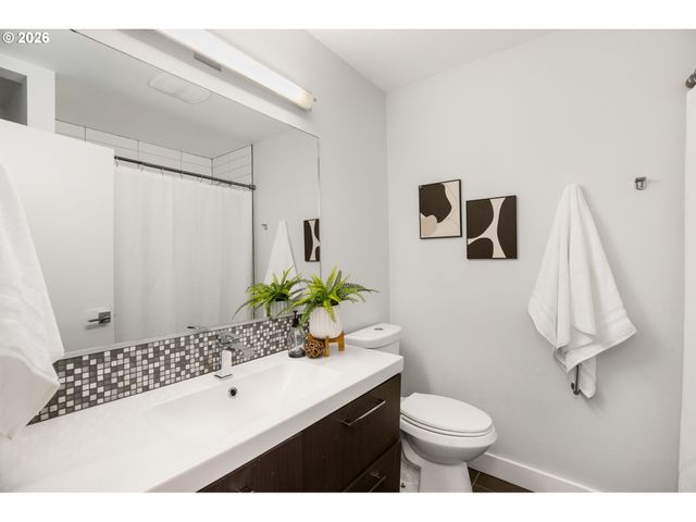 2721 Sw PLUM Ct, Portland, OR 97219