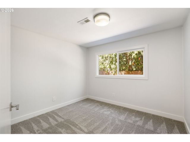 2721 Sw PLUM Ct, Portland, OR 97219