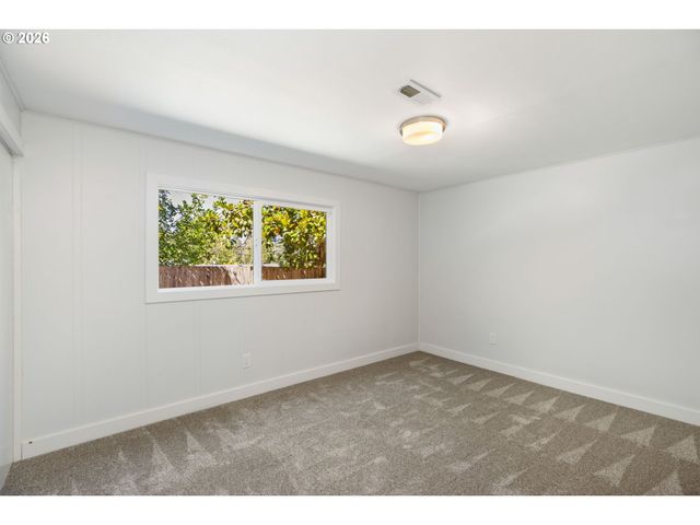2721 Sw PLUM Ct, Portland, OR 97219
