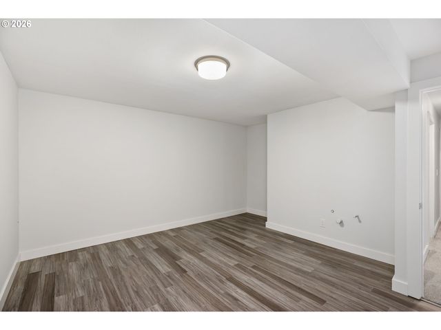 2721 Sw PLUM Ct, Portland, OR 97219