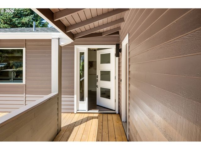 2721 Sw PLUM Ct, Portland, OR 97219