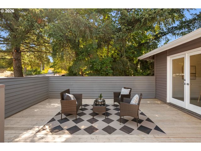 2721 Sw PLUM Ct, Portland, OR 97219
