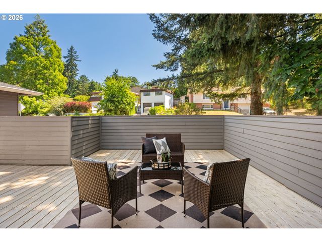 2721 Sw PLUM Ct, Portland, OR 97219