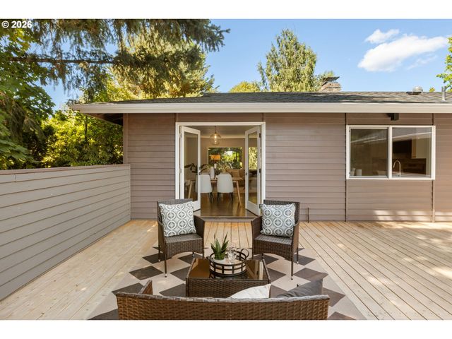 2721 Sw PLUM Ct, Portland, OR 97219