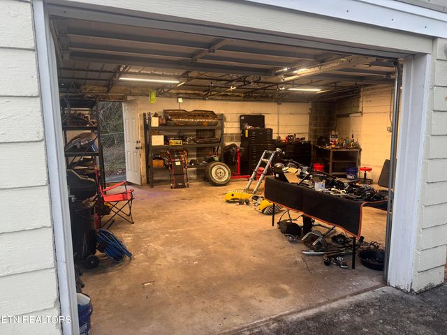 3502 NE Andrew Place, Knoxville, TN 37917