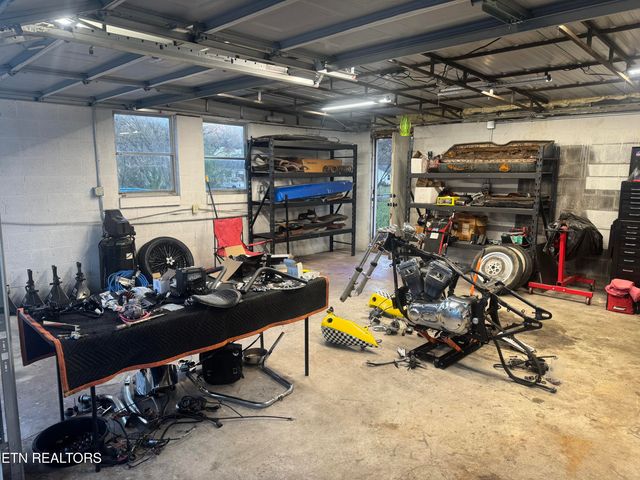 3502 NE Andrew Place, Knoxville, TN 37917