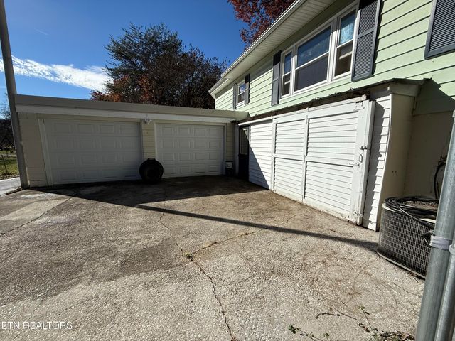 3502 NE Andrew Place, Knoxville, TN 37917